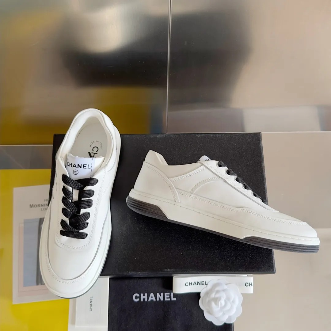 👟👟Ex-factory price 660👟👟 Chanel Chanel 24👟👟Ex-factory price Xiaoxiang Panda color casual sports shoes skateboard shoes original purchase and development production Xiaoxiang C home Another super popular item in the counter, loved by Internet celebrity bloggers and sisters, various praises on social platforms, super popular, high quality, breathable and super spring and summer. Seeing this issue always arouses girls' inner desire for fashion. The latest suede material, classic black and white color, full of fashionable footwear, easy to care for, exquisite packaging at the delivery counter🛍📦 ▪️Fabrics: Original custom imported first-layer cowhide ▪️Inner: Customized soft sheepskin lining ▪️Sole: Original molded T👟👟Factory price U color matching outsole ▪️Sole thickness: 2.5CM ▪️Size: Women's 35-39 (customized for 40